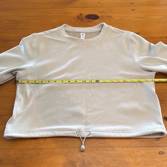 Payton Ultra Mélange Crop Sweatshirt by
YOGALICIOUS - Picture 8 of 10